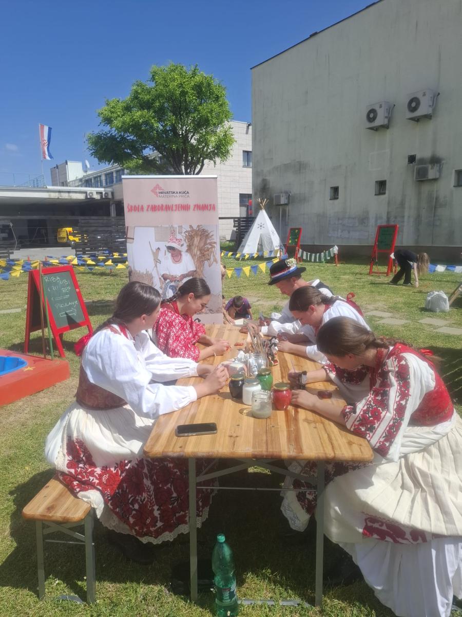 RADIONICA OSLIKAVANJA LICITARSKIH SRCA powered by #JANAF