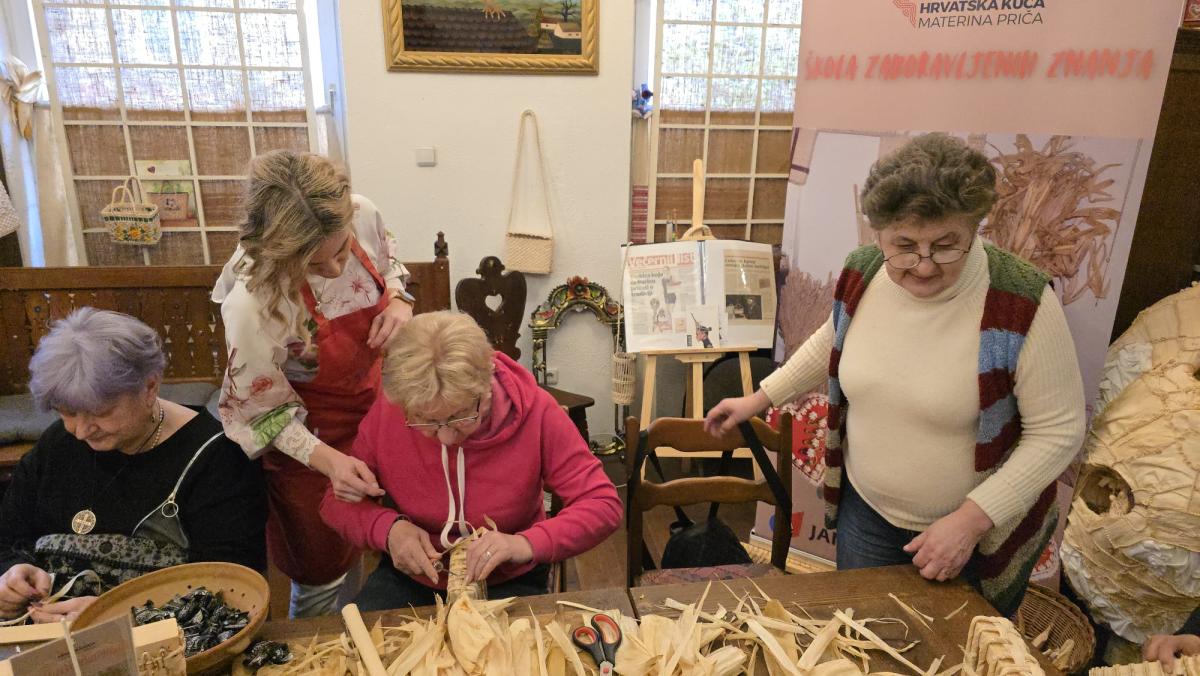 RADIONICA IZRADE UPORABNIH PREDMETA OD KOMUŠINE powered by #JANAF