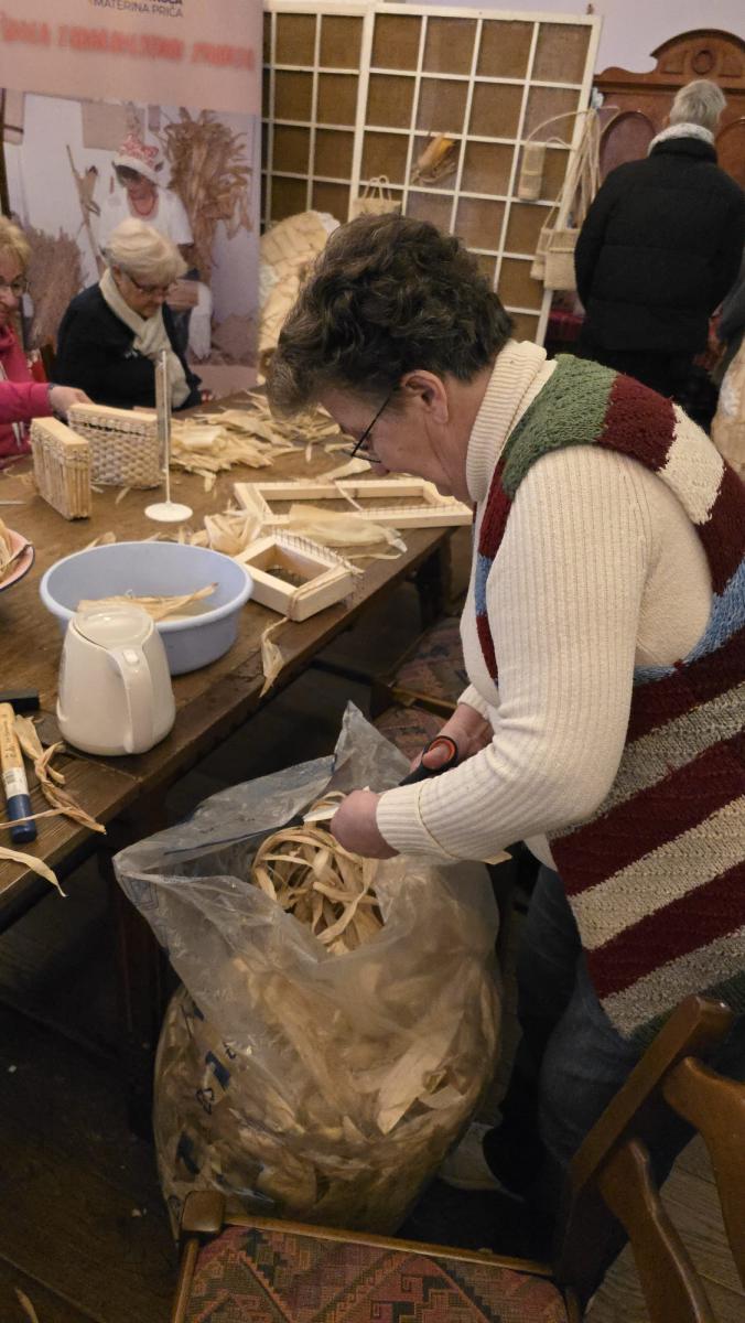 RADIONICA IZRADE UPORABNIH PREDMETA OD KOMUŠINE powered by #JANAF