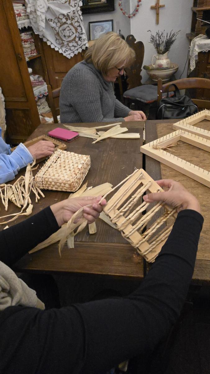 RADIONICA IZRADE UPORABNIH PREDMETA OD KOMUŠINE powered by #JANAF