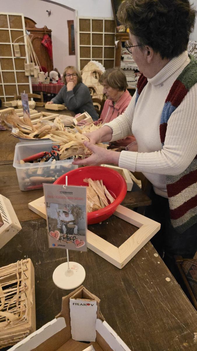 RADIONICA IZRADE UPORABNIH PREDMETA OD KOMUŠINE powered by #JANAF