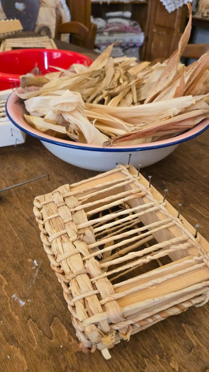 Radionica izrade predmeta od komušine powered by #JANAF