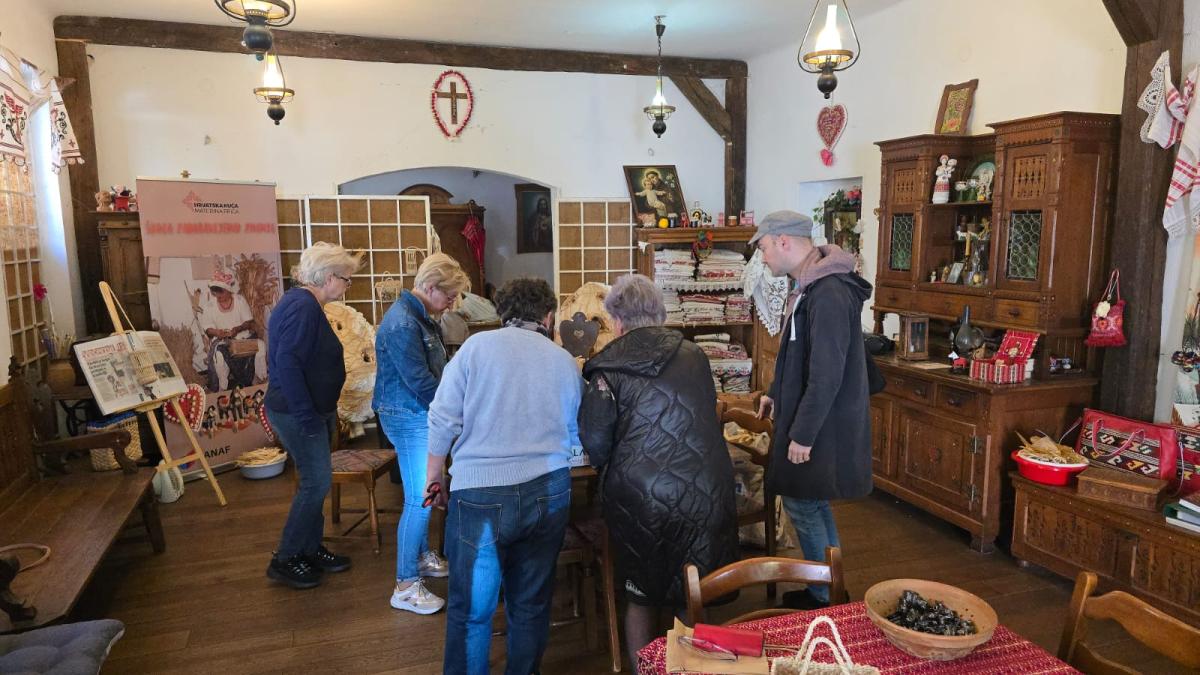 Radionica izrade predmeta od komušine powered by #JANAF