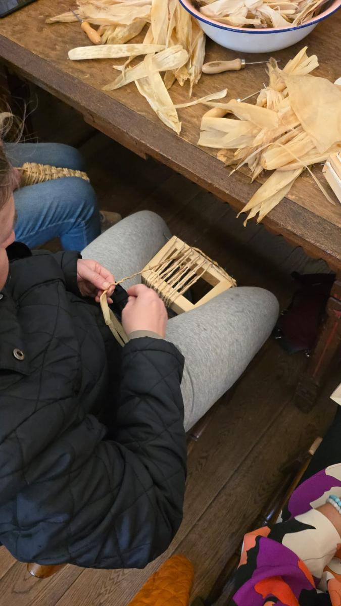 Radionica izrade predmeta od komušine powered by #JANAF