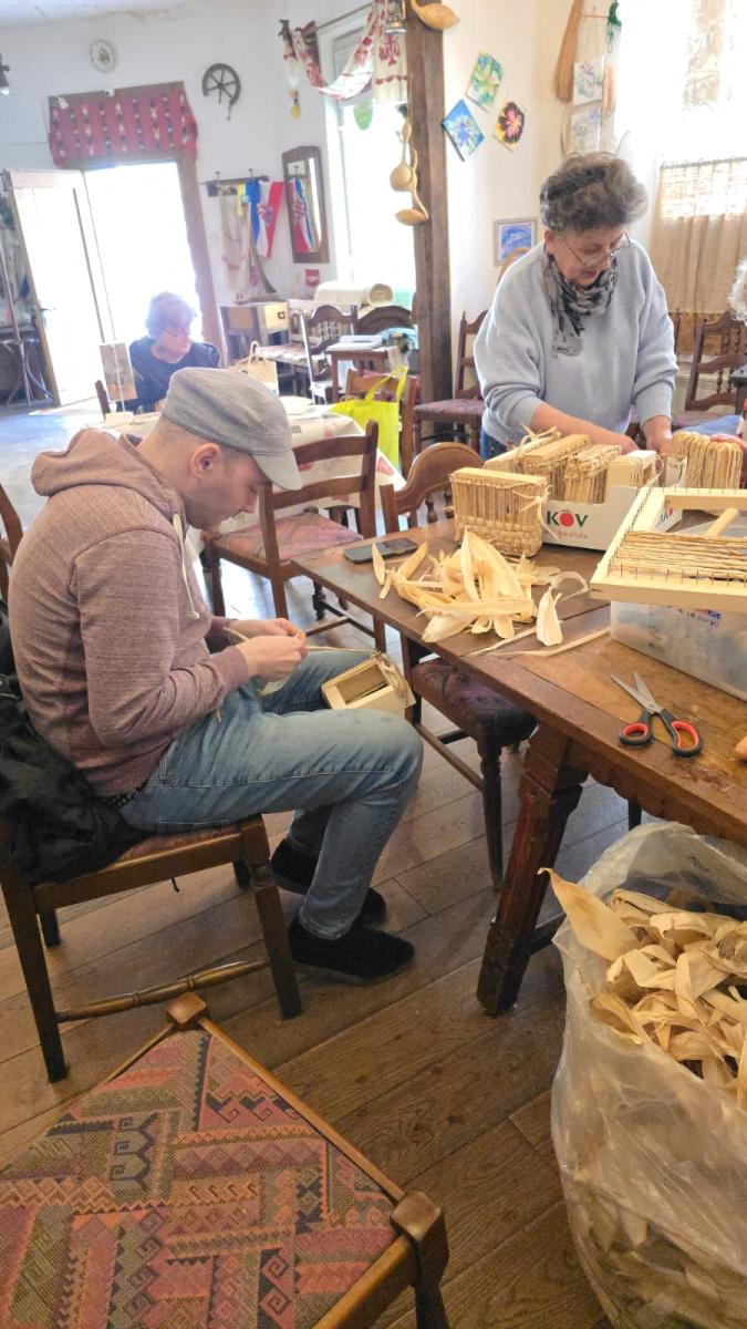 Radionica izrade predmeta od komušine powered by #JANAF
