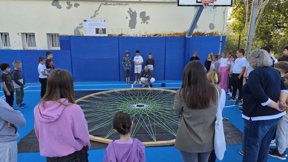 MatemA(R)Tika u Janjini: matematika kroz igru, linije i stvaranje