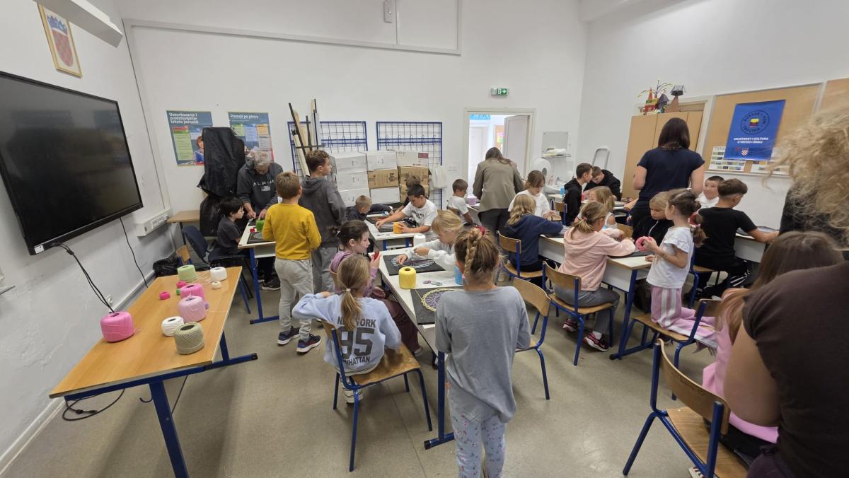 MatemA(R)Tika u Janjini: matematika kroz igru, linije i stvaranje
