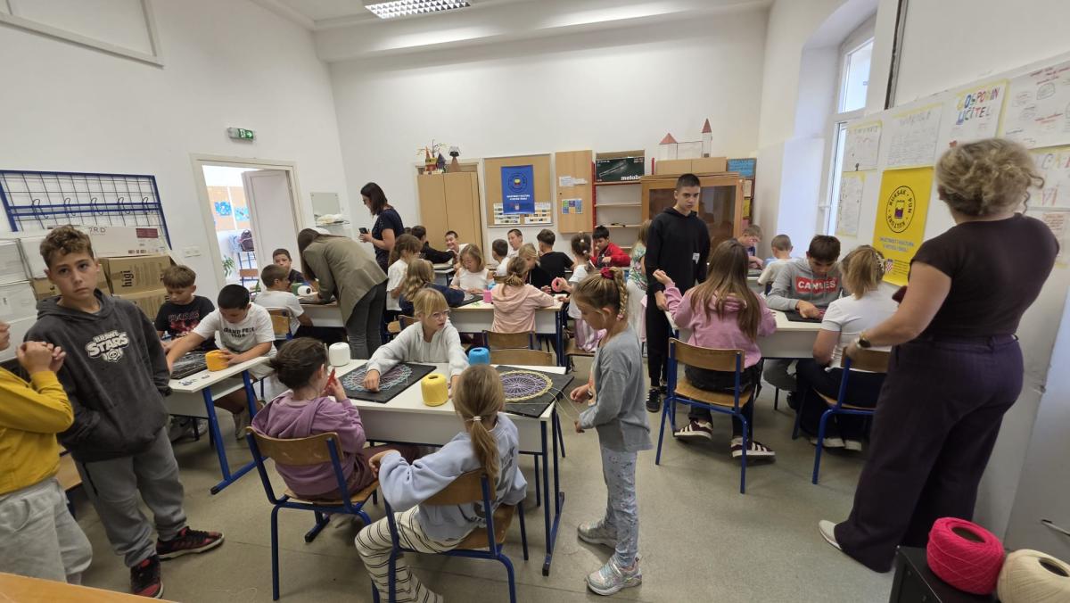 MatemA(R)Tika u Janjini: matematika kroz igru, linije i stvaranje