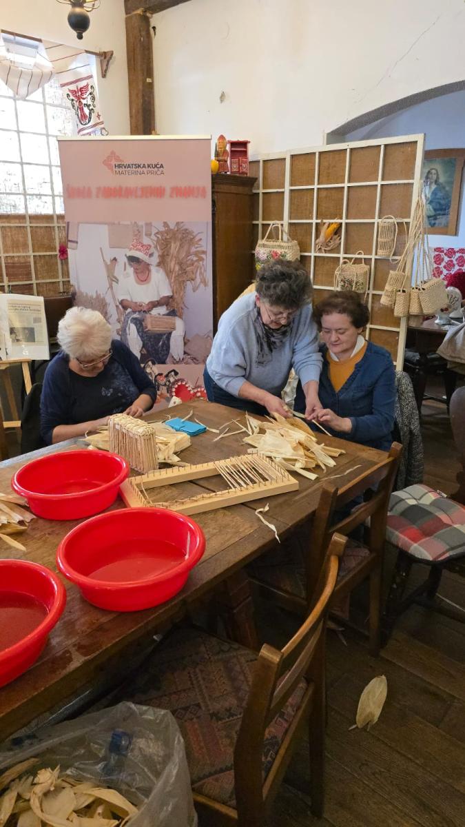 Radionica izrade predmeta od komušine powered by #JANAF