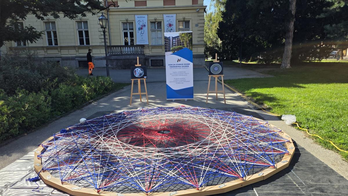 Hrvatska kuća „Materina priča” obilježila Međunarodni dan starijih osoba izradom velike umjetničke instalacije