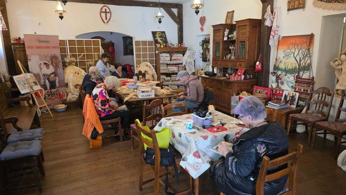 Radionica izrade predmeta od komušine powered by #JANAF