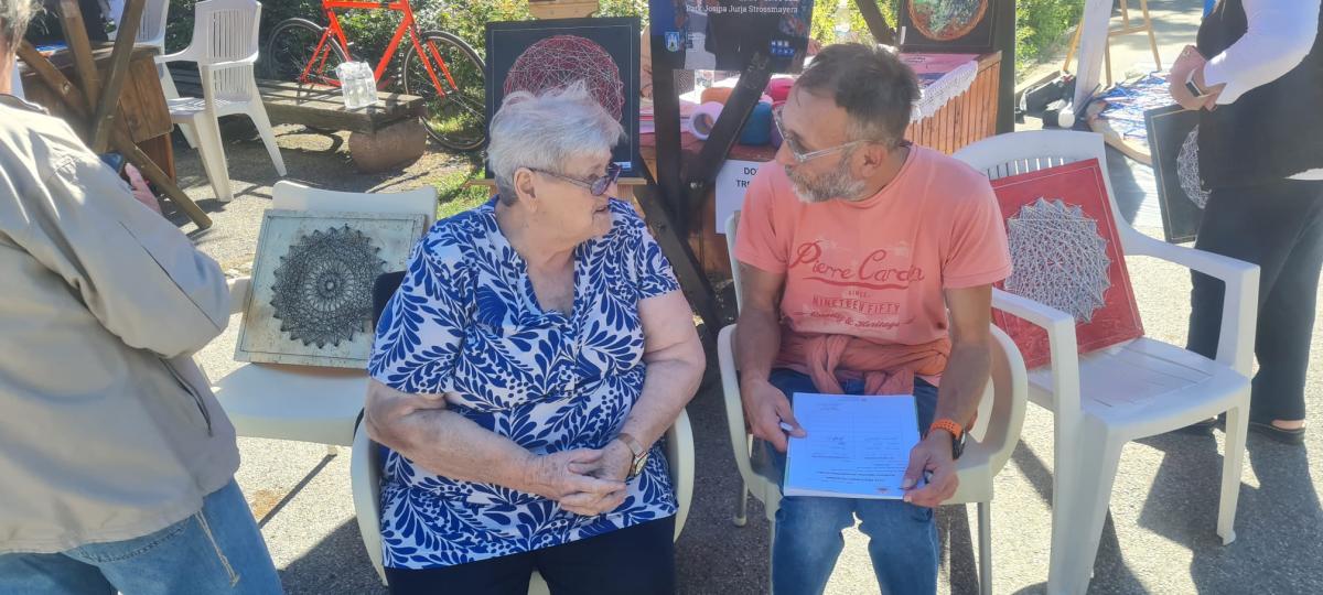 Hrvatska kuća „Materina priča” obilježila Međunarodni dan starijih osoba izradom velike umjetničke instalacije