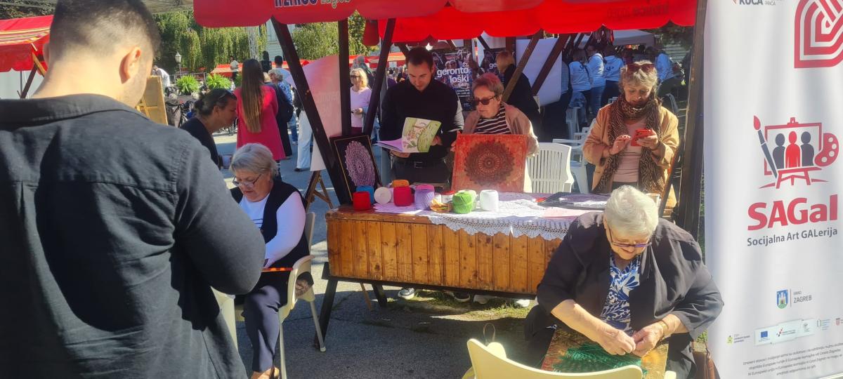 Hrvatska kuća „Materina priča” obilježila Međunarodni dan starijih osoba izradom velike umjetničke instalacije